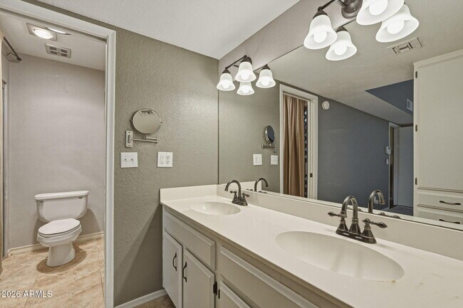 Building Photo - 4323 N 29th Pl