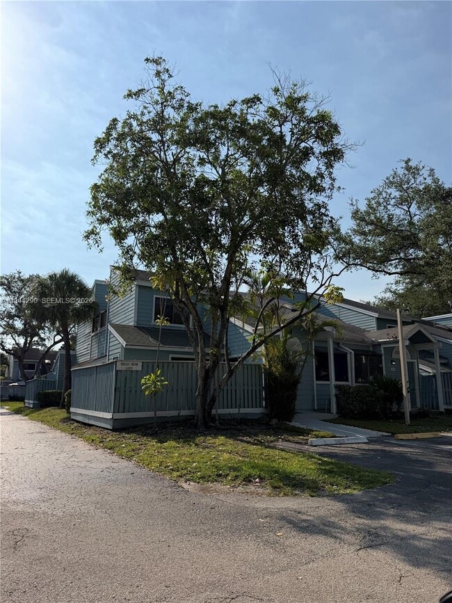 Building Photo - 1808 Runners Way