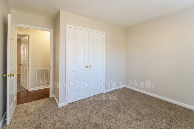 Building Photo - 7103 Thornaby Dr