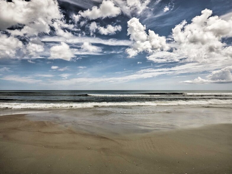 Beach 2 blocks away! - 506 University Blvd