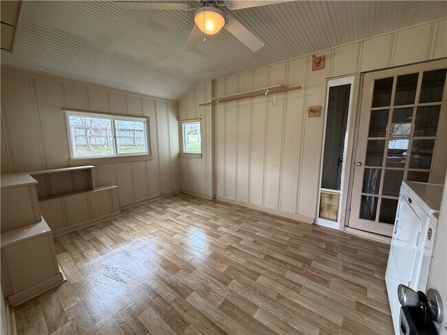 Building Photo - 2255 E Huntsville Rd