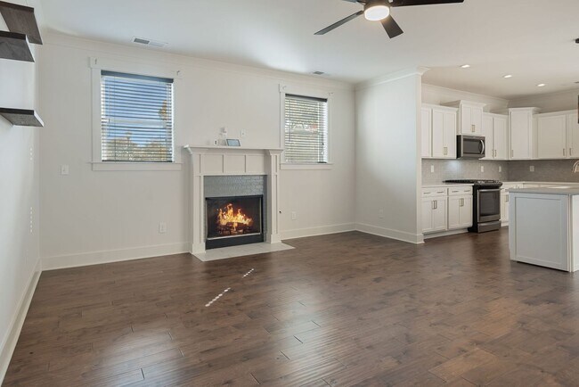 Building Photo - Gated Community - Villages of Stoneybrook