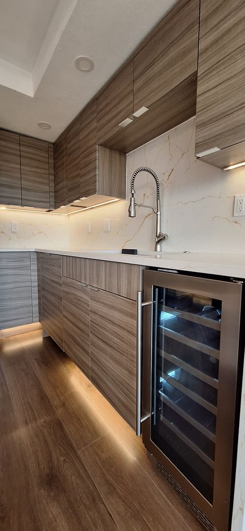 Building Photo - Luxurious 2-Bed, 2-Bath Condo with Spectacular Views and Designer Upgrades in Kirkland!!