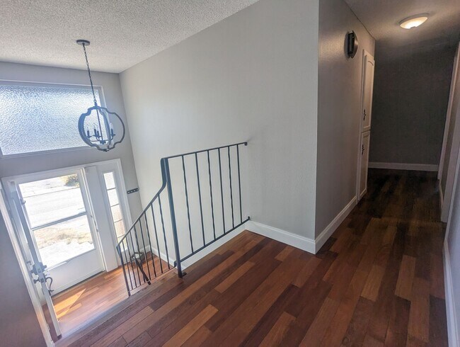 Building Photo - Central Kitsap Home in Prime Location