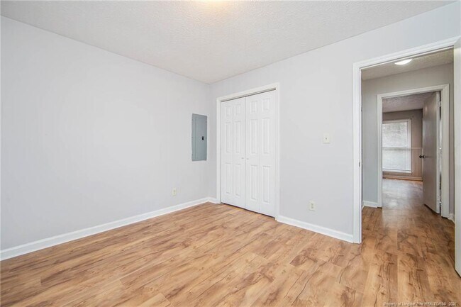 Building Photo - 6577 Green Meadow Ct