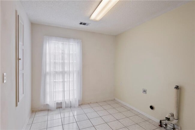 Building Photo - 4565 Ashmore Cir