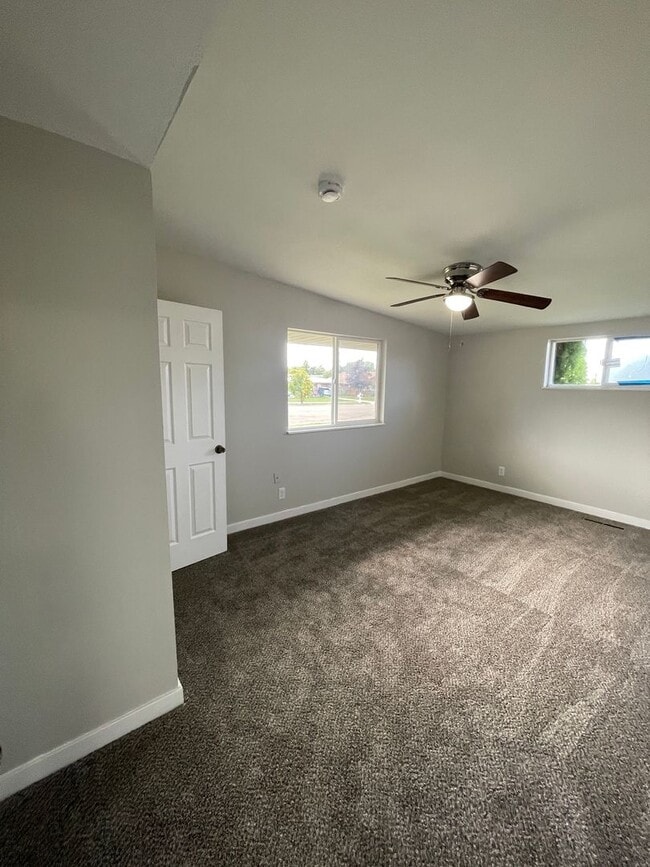 Building Photo - Great 3 Bed/1 Bath in Ogden