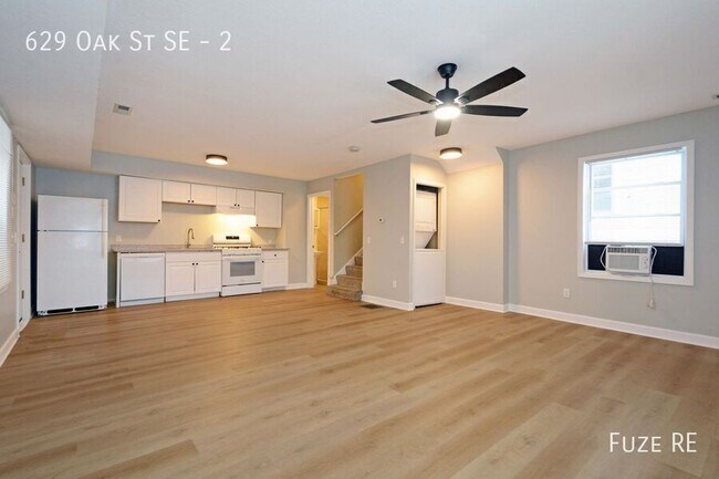 Building Photo - 629 SE Oak St