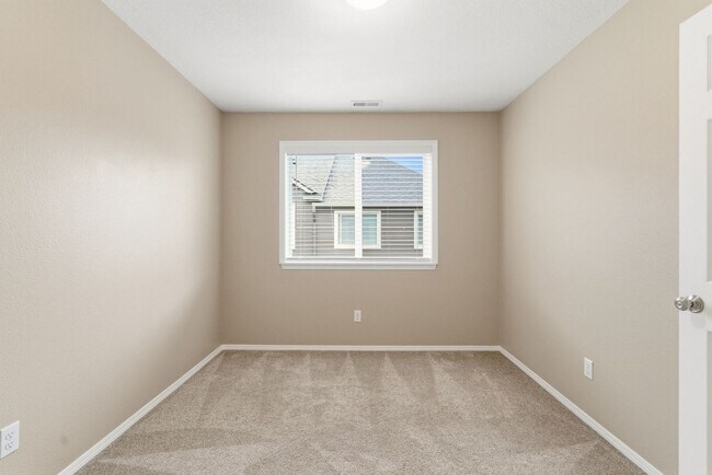 Building Photo - 17208 SW Pleasanton Ln