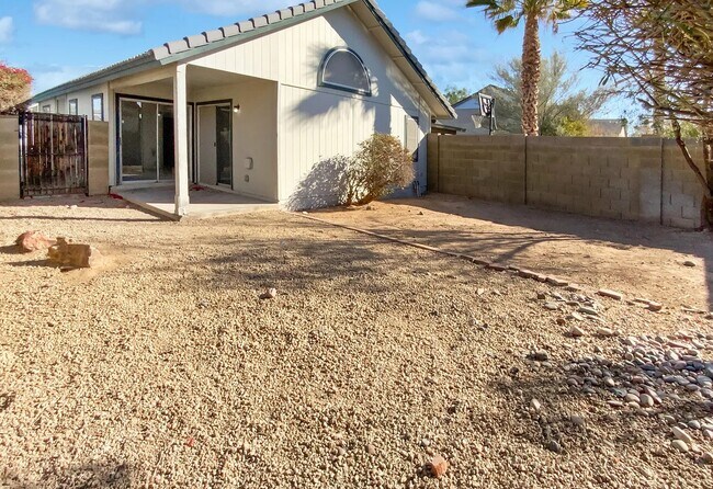 Building Photo - 11028 N 81st Dr