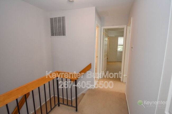 Building Photo - 5 Sandy Ridge Dr