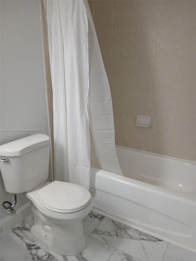 Building Photo - 7300 NW 114th Ave