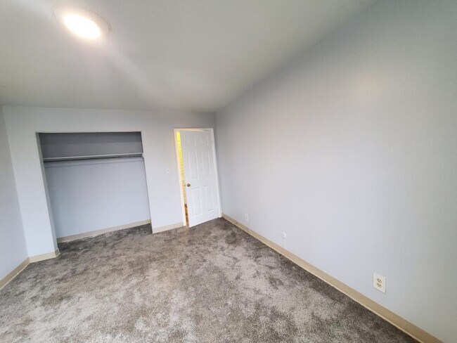 Building Photo - 851 Wellington Blvd