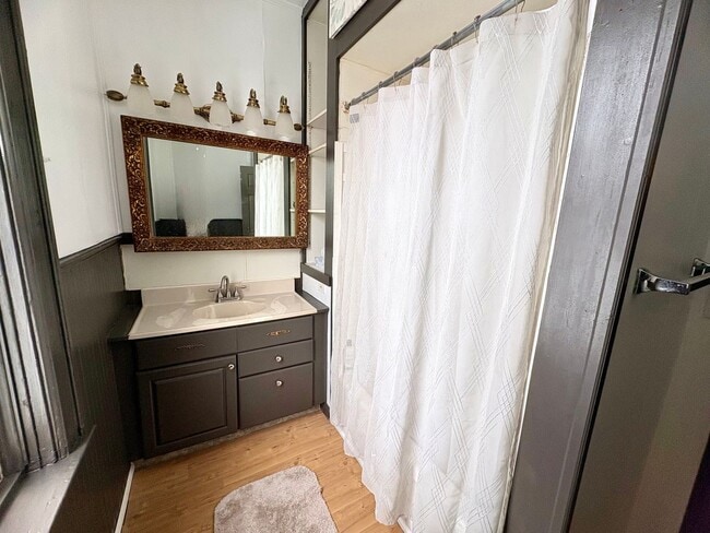 Building Photo - 342 N Newberry St