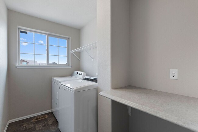 Building Photo - 3 Bedroom 2 1/2 Bath in Loveland