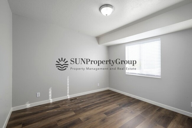 Building Photo - Great Updated Family Home in Excellent Clinton Location!