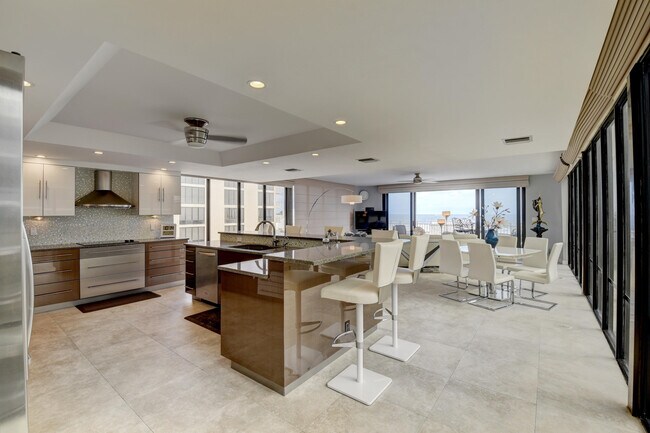 Building Photo - 2155 S Ocean Blvd