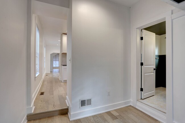 Building Photo - Renovated Single Family 2BR+2Bonus Rm/2.5BA Home in the Heart of Waverly