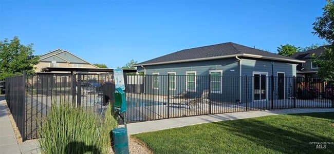Building Photo - Shallow Creek E