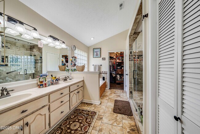 Building Photo - 625 Amberjack Dr