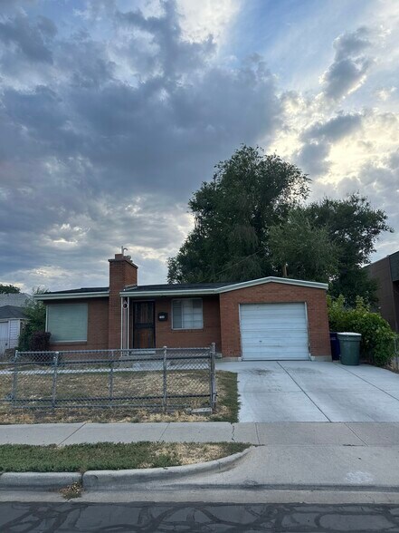 Building Photo - 1636 S 200 E