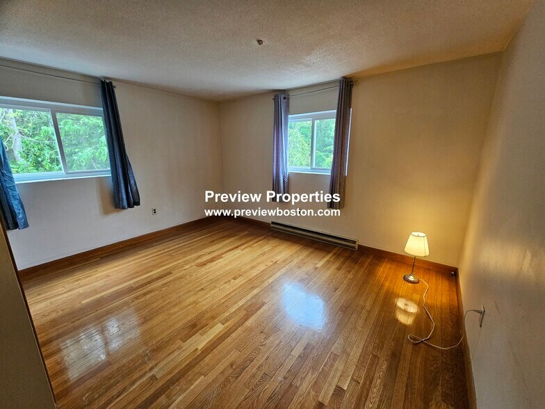 Building Photo - 150 Barham Ave