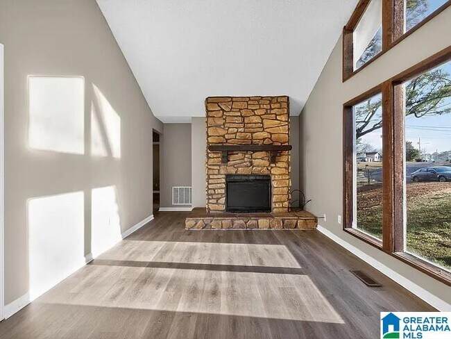 Building Photo - 3031 Apple Valley Ln