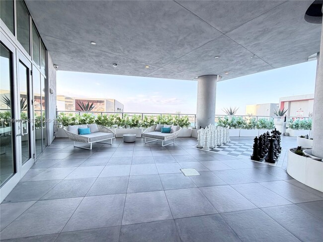 Building Photo - 2000 Metropica Wy