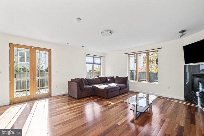 Building Photo - 10009 Sinnott Ct