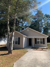 Building Photo - 3 Bedroom 2 Bath House on Hillsdale Drive