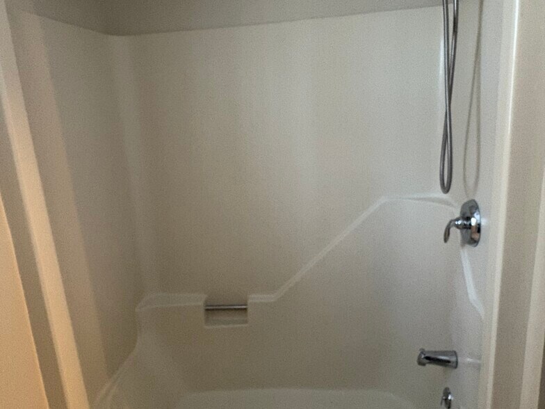 Building Photo - 31 Bishop Ave