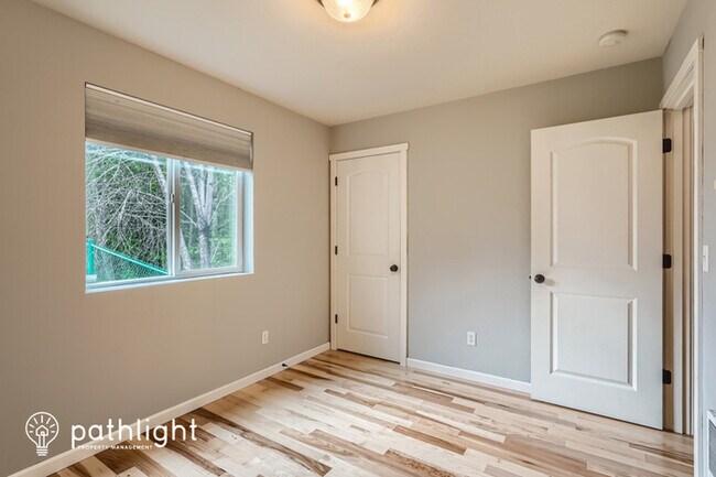 Building Photo - 10012 200th St E, Graham, WA, 98338