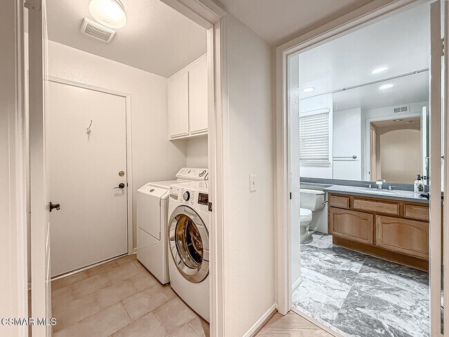 Building Photo - 12057 Falcon Crest Way