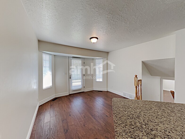 Building Photo - 2785 W 5350 S