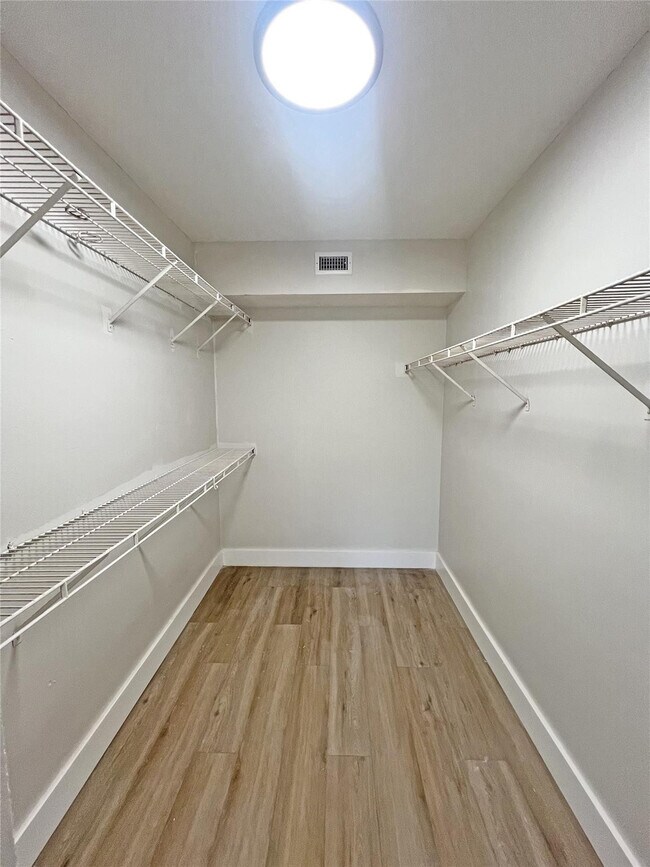 Building Photo - 9055 Wiles Rd