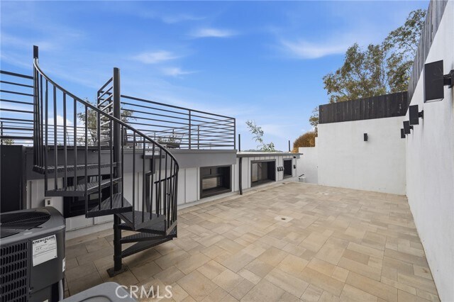 Building Photo - 6565 Pickwick St