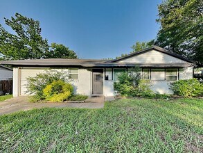Building Photo - 1724 Spring Lake Dr