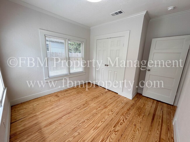 Building Photo - 1407 N Preston St