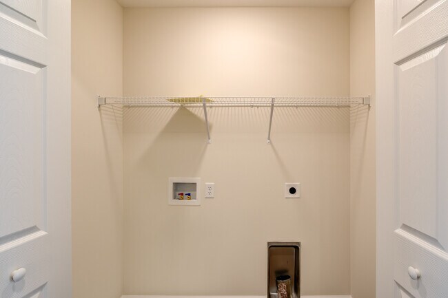 Building Photo - 318 Bogle St