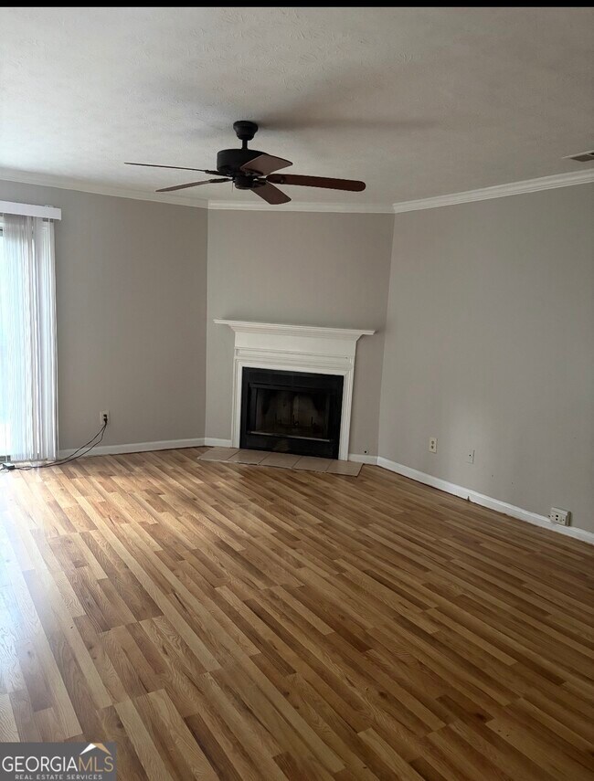 Building Photo - 2059 Charter Ln