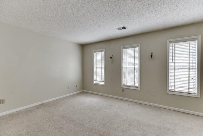 Building Photo - 5168 Laurel Bridge Ct SE