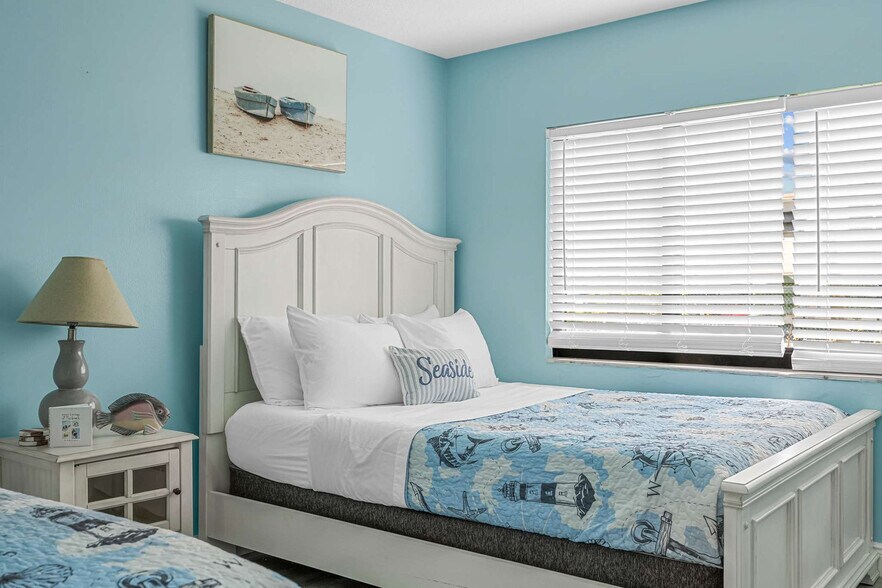 Building Photo - 39 Tulip Ave