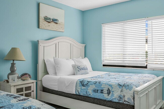 Building Photo - 39 Tulip Ave