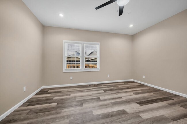 Building Photo - 1911 9th Ave N