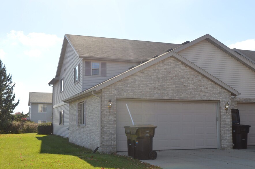 Building Photo - 391 Country Clover Dr