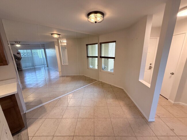 Building Photo - Eastlake Shores Downstairs Condo feat. Two Bedrooms and Two Bathrooms