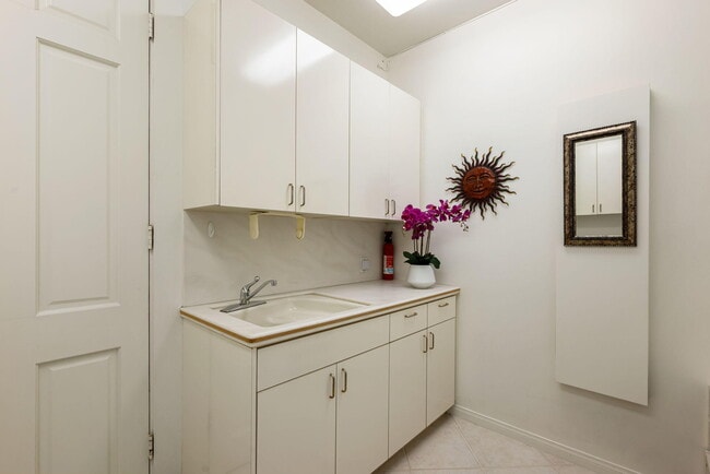 Building Photo - 75395 Riviera Dr