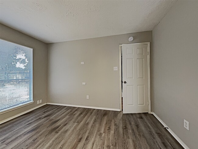 Building Photo - 2214 Spring Dusk Dr