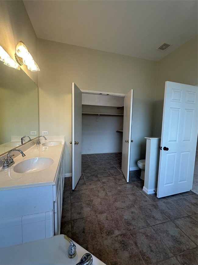 Building Photo - 4742 Parkhaven Dr