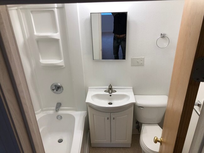 Building Photo - Courthouse View Apartments